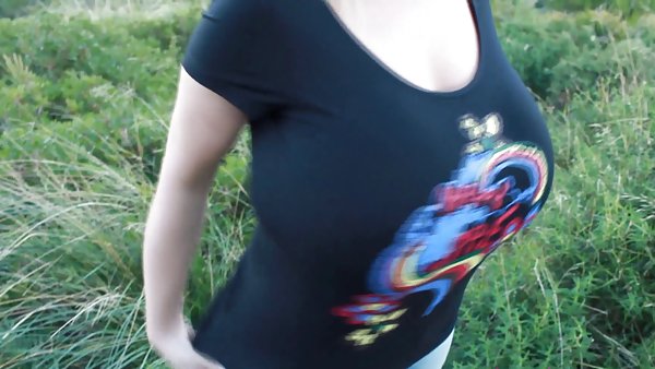 同性恋喷狂欢奶漂亮的老年性感的女人