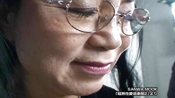 人妖的金发女郎漂亮的胸罩，强迫女孩裙条青少年